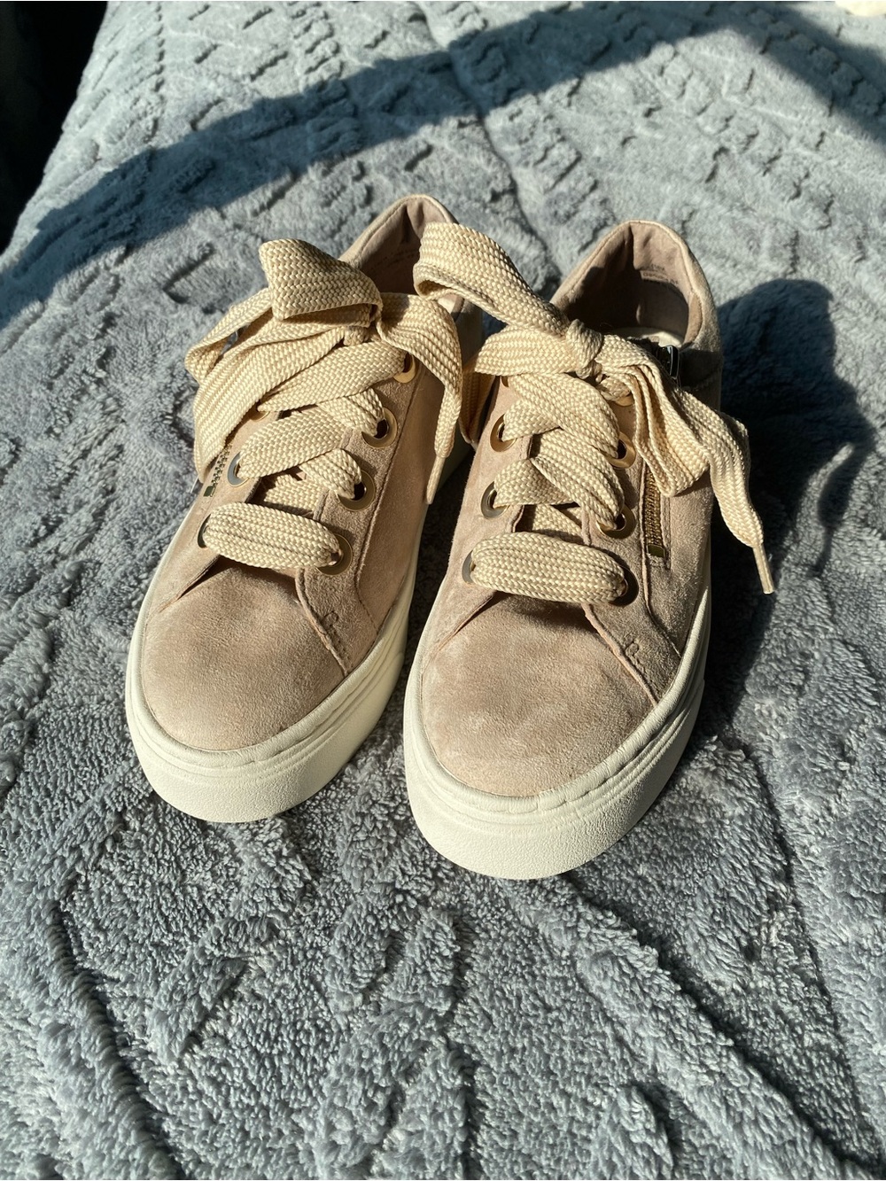 Aetrex Beige Suede Platform Sneakers 7
